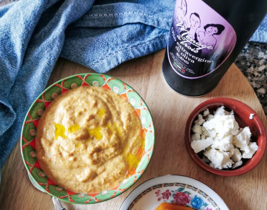 Salsa ai peperoni e feta: fotografia della ricetta dall’archivio Emozioneolio